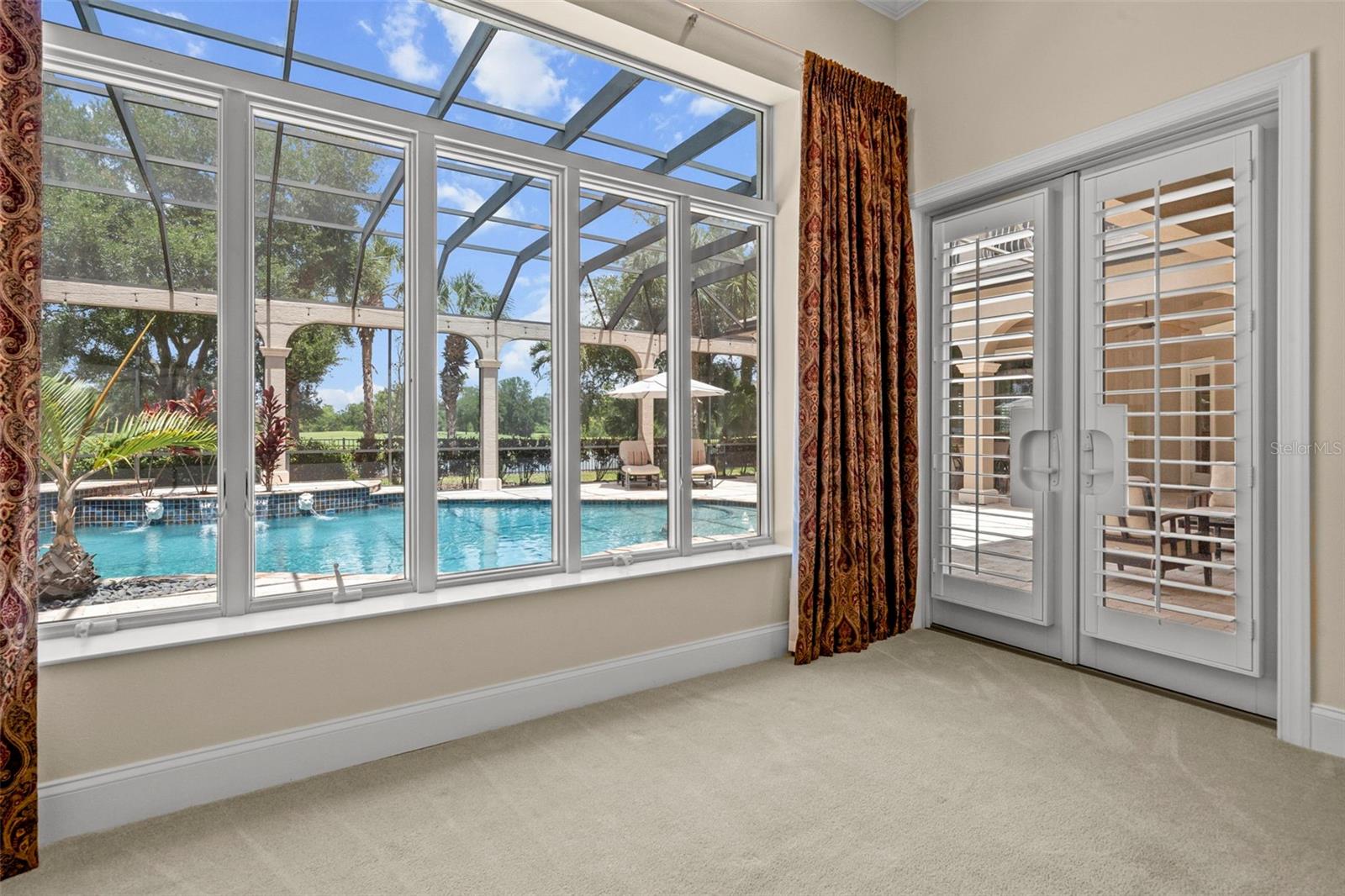 FOUNDERS CLUB - Residential