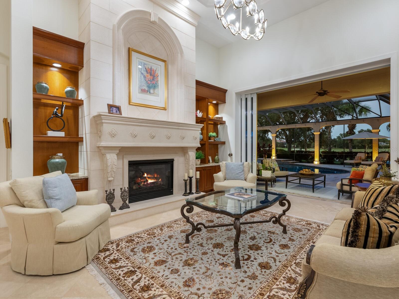 FOUNDERS CLUB - Residential