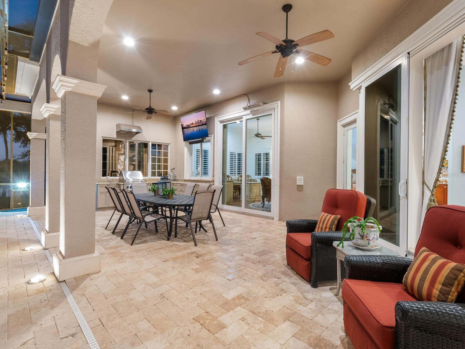 FOUNDERS CLUB - Residential