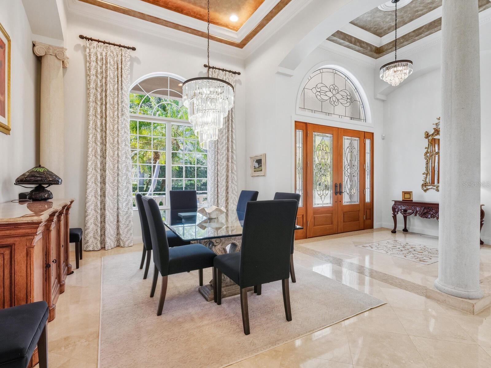 FOUNDERS CLUB - Residential