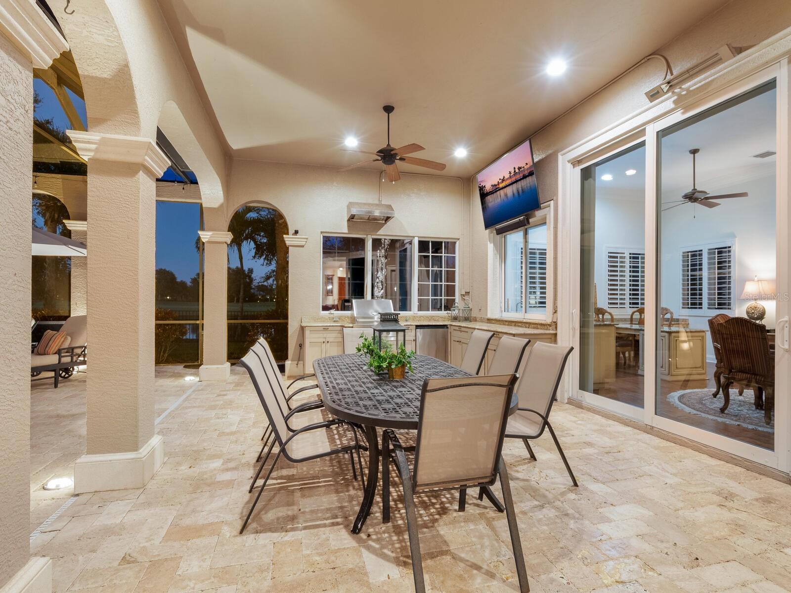 FOUNDERS CLUB - Residential