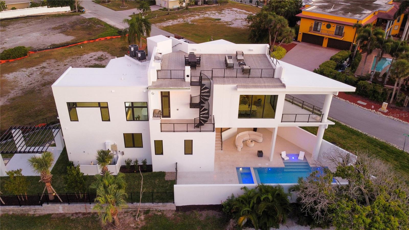 LONGBOAT KEY ESTATES - Residential