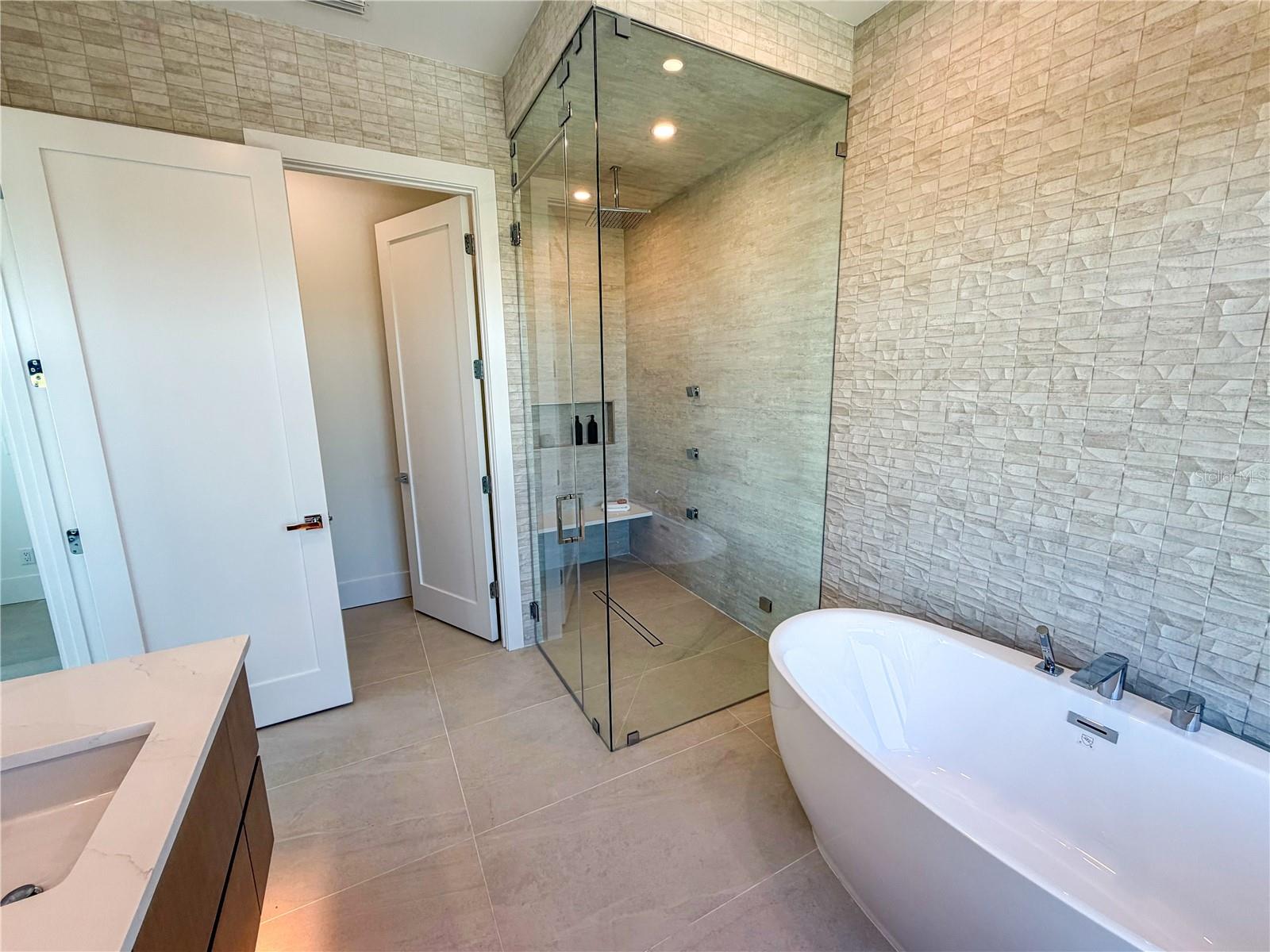 LONGBOAT KEY ESTATES - Residential