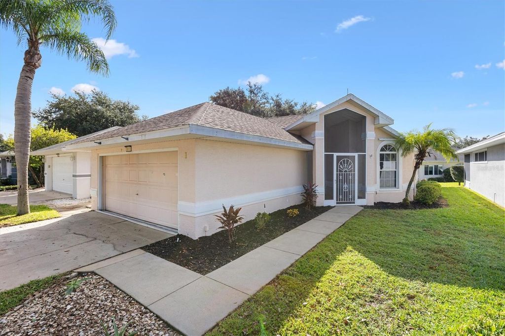 Photo of 5610 King James Avenue, Leesburg, FL 34748 (MLS # G5103826)