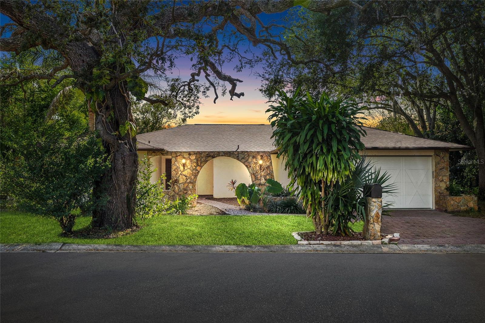 7415 LAKE FOREST CIRCLE