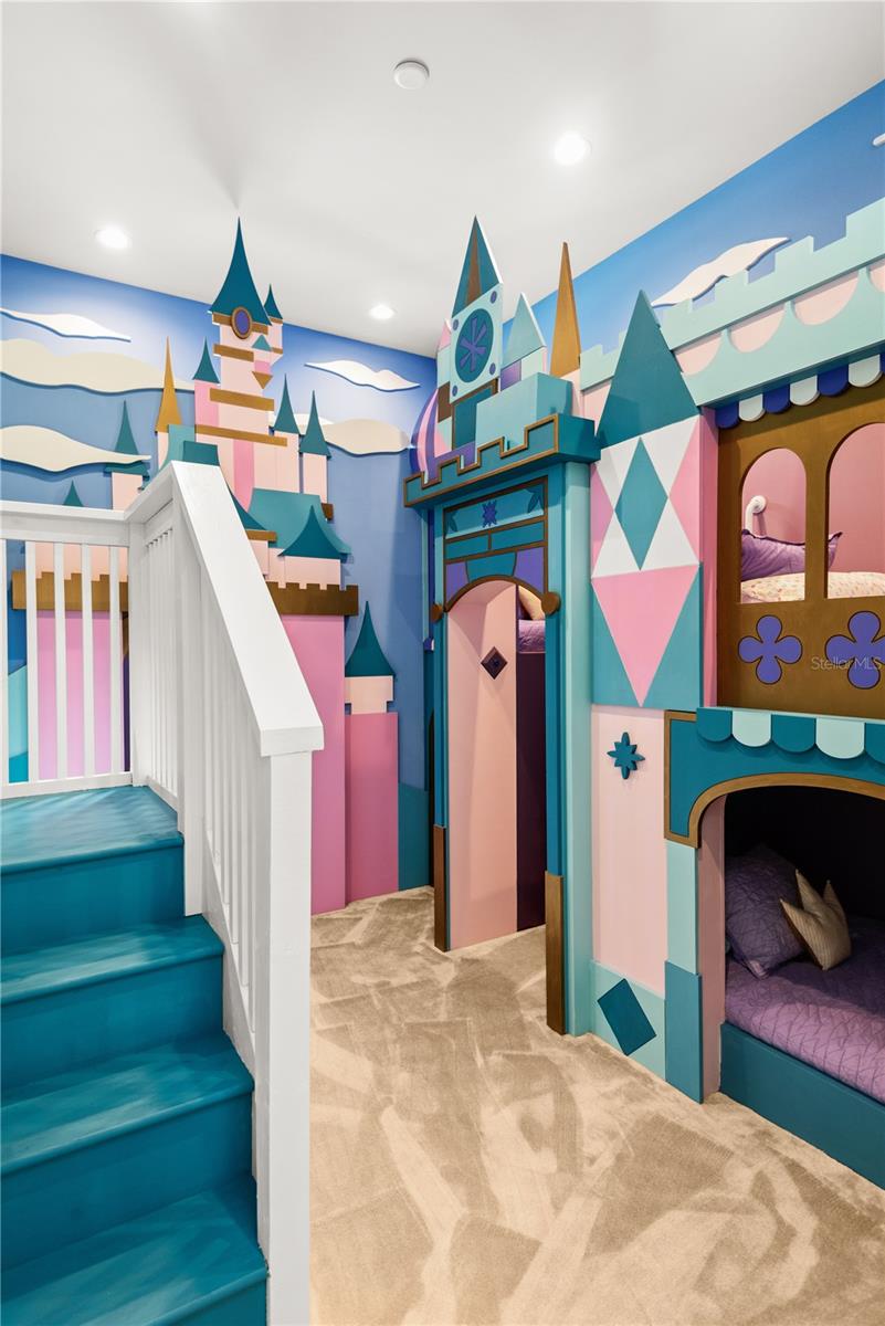 REUNION WEST VLGS NORTH - Residential