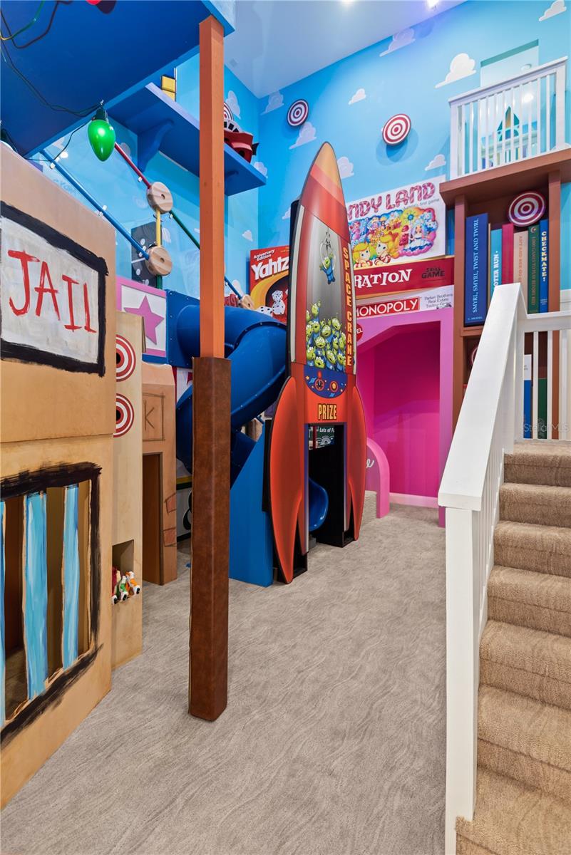 REUNION WEST VLGS NORTH - Residential