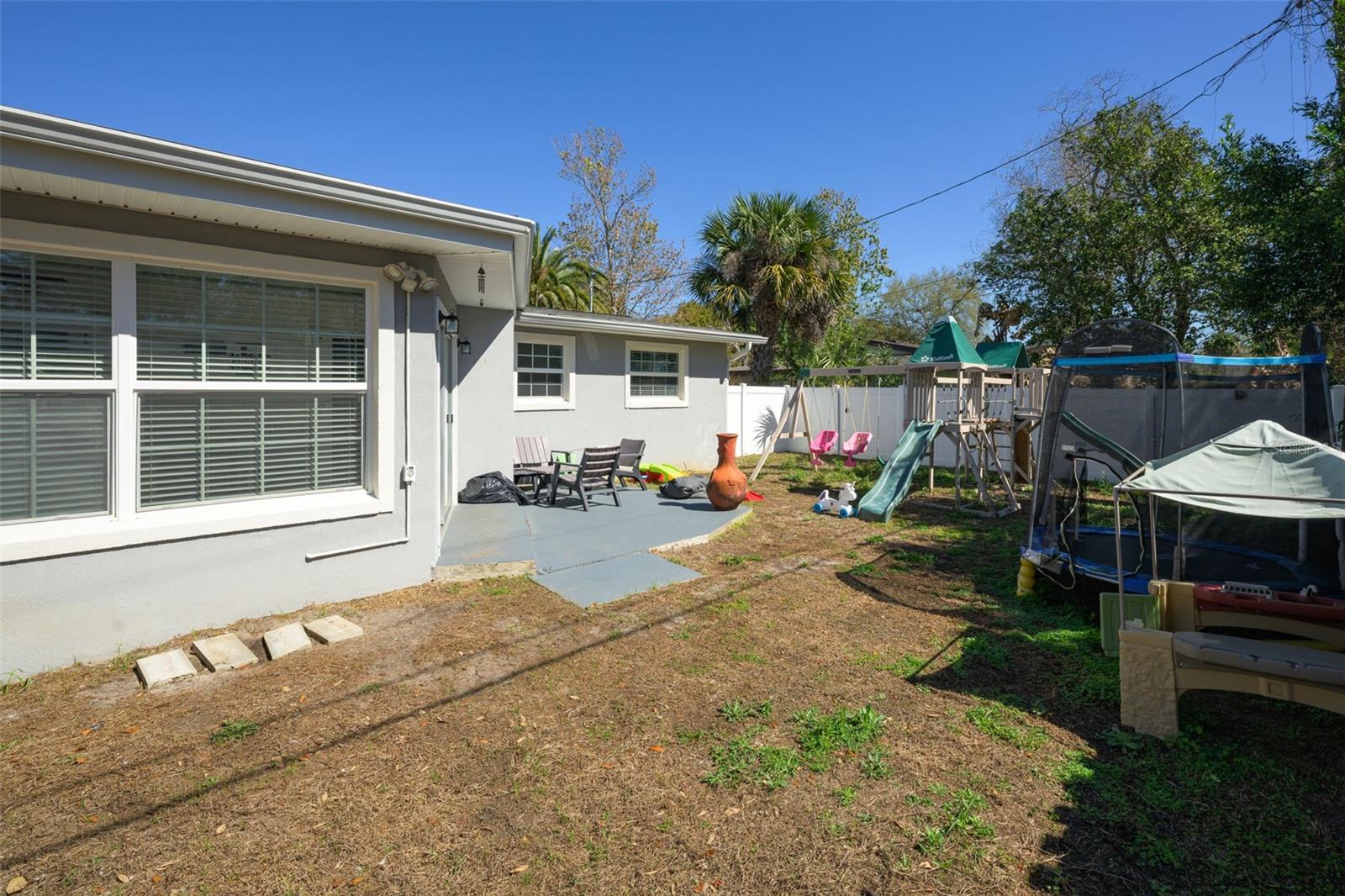 CAPRI MANOR - Residential