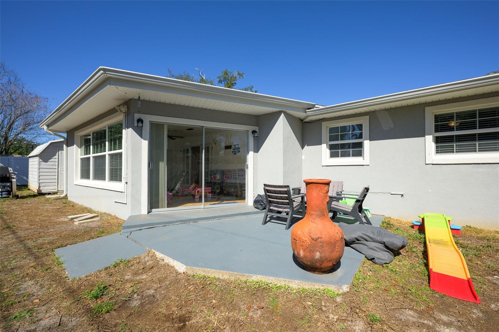 CAPRI MANOR - Residential