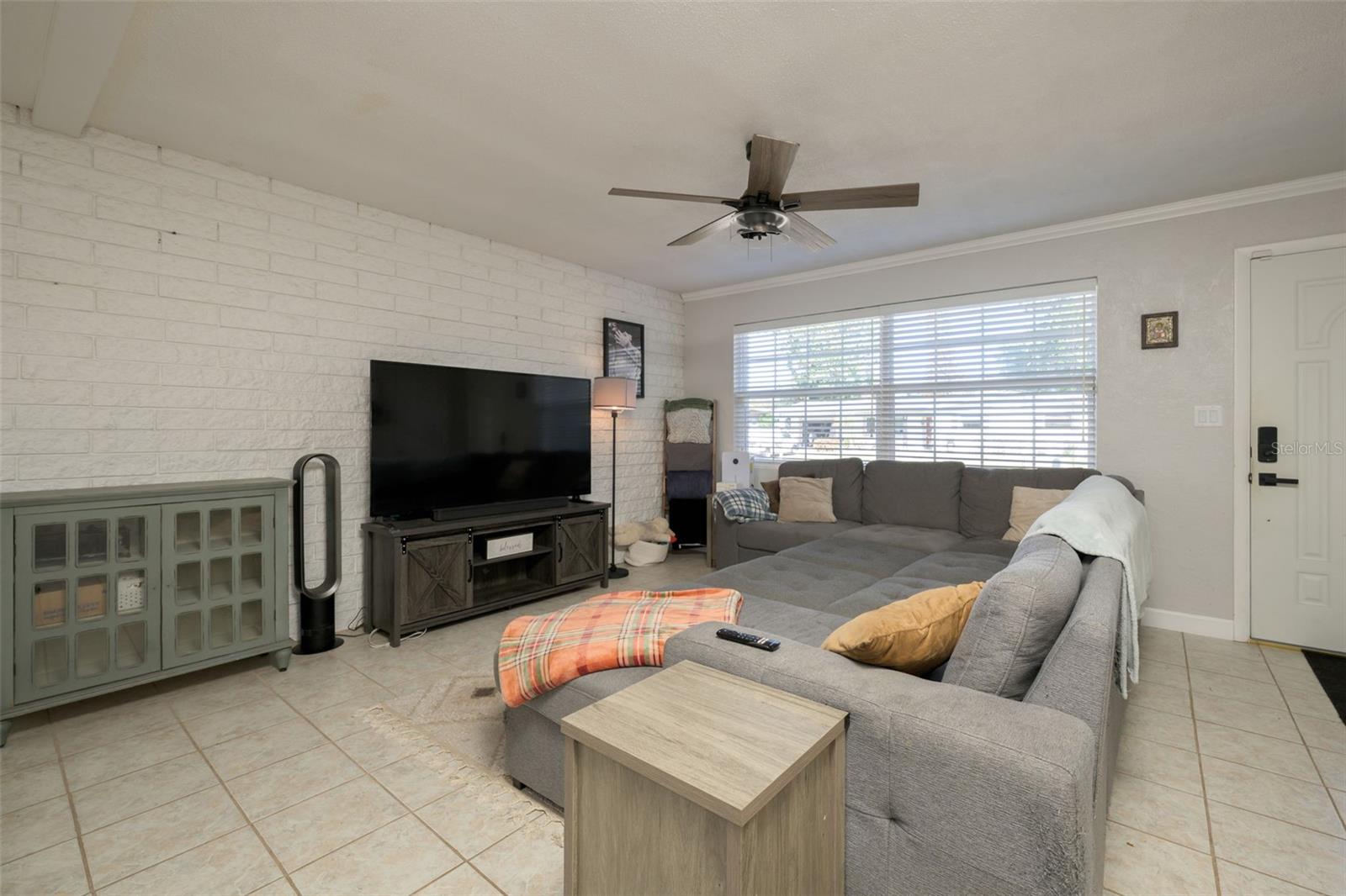 CAPRI MANOR - Residential