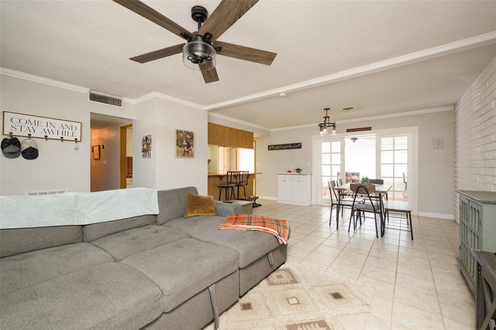 CAPRI MANOR - Residential