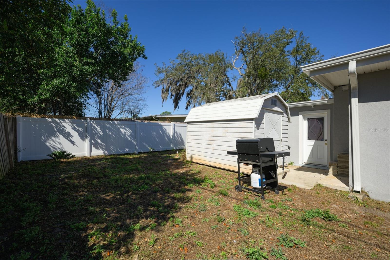 CAPRI MANOR - Residential