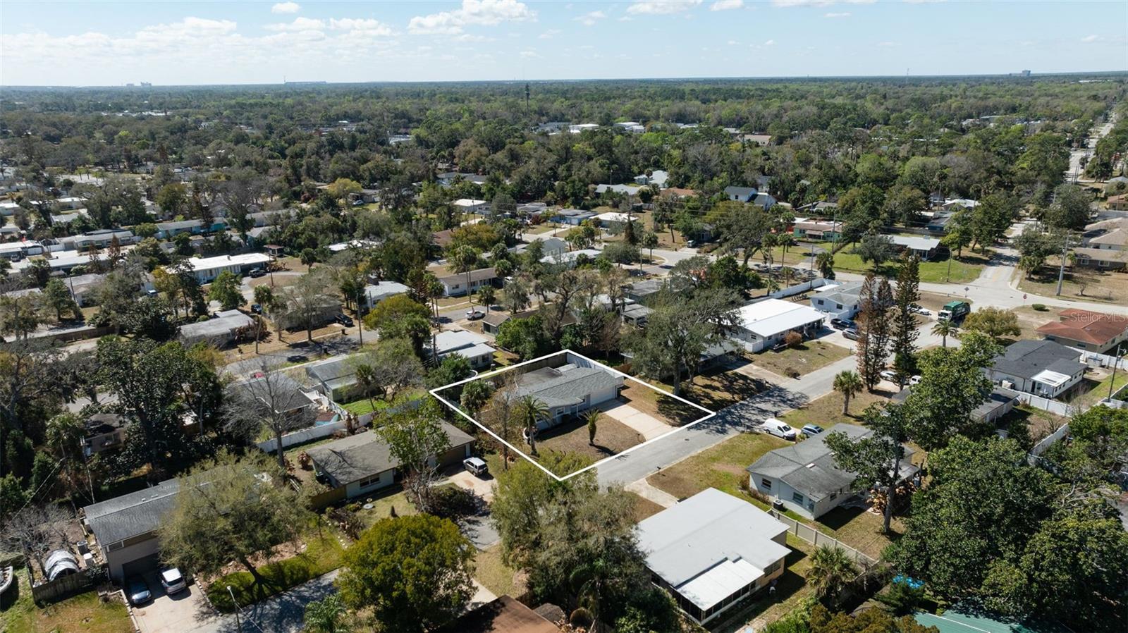 CAPRI MANOR - Residential