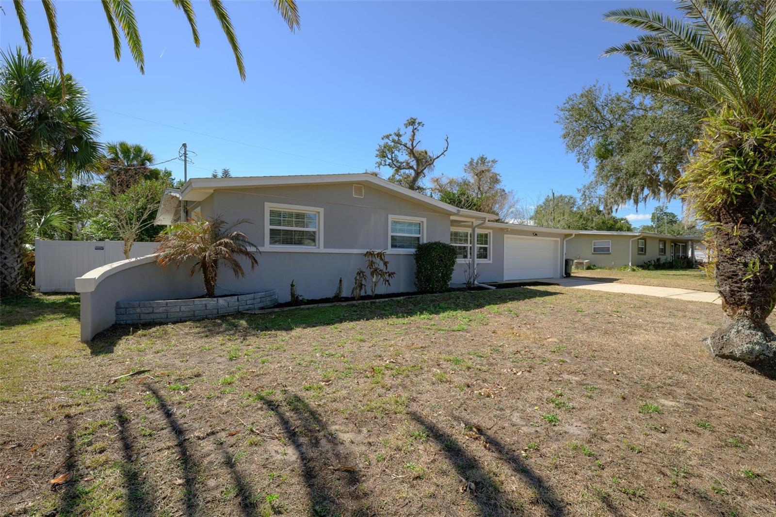 CAPRI MANOR - Residential