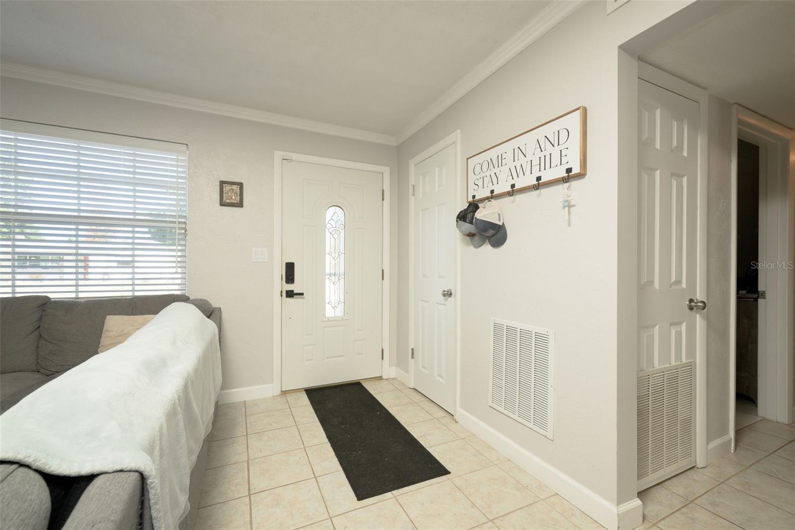 CAPRI MANOR - Residential