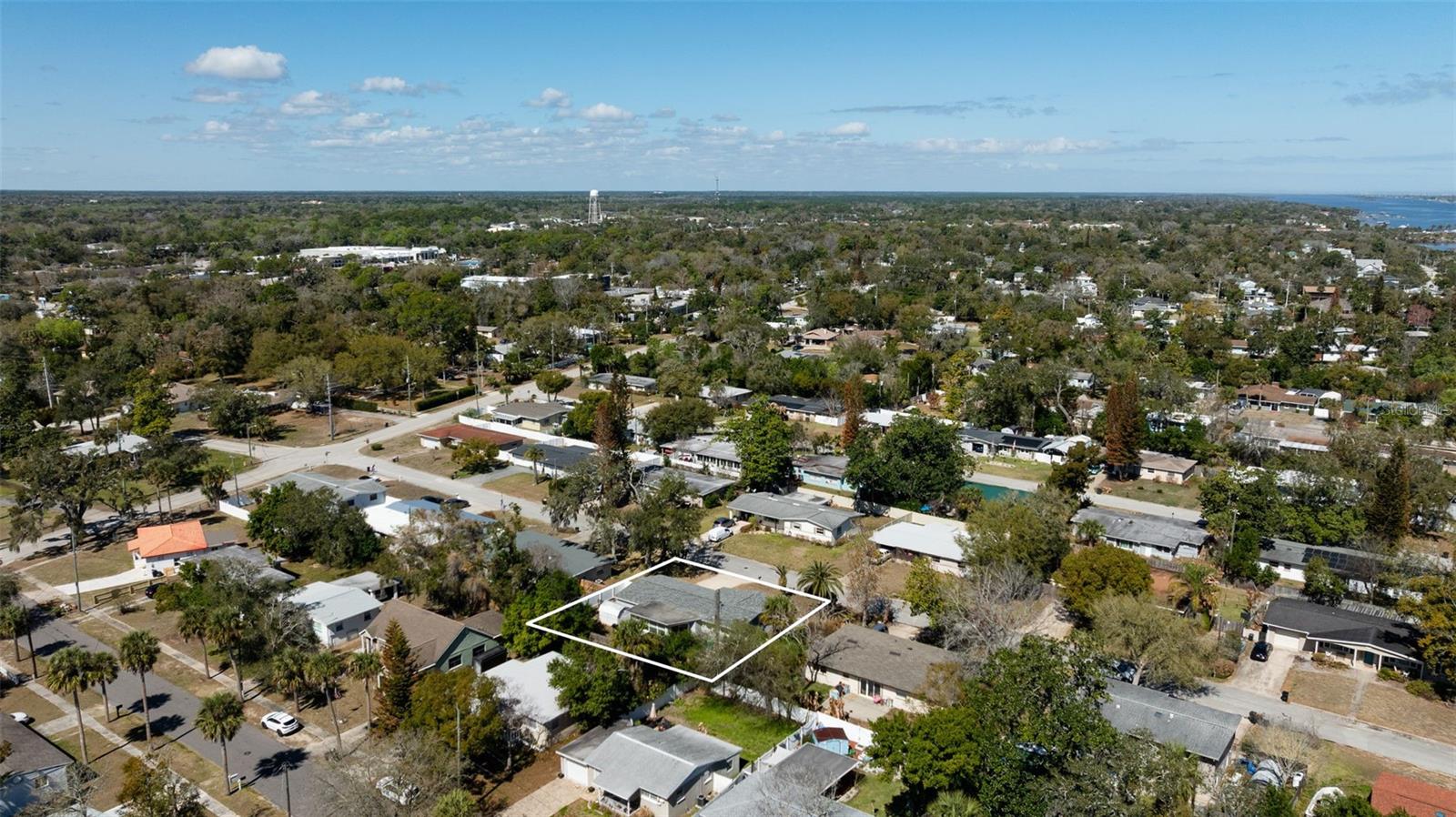 CAPRI MANOR - Residential