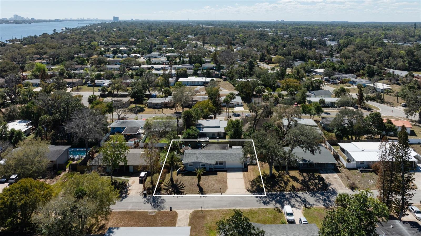 CAPRI MANOR - Residential