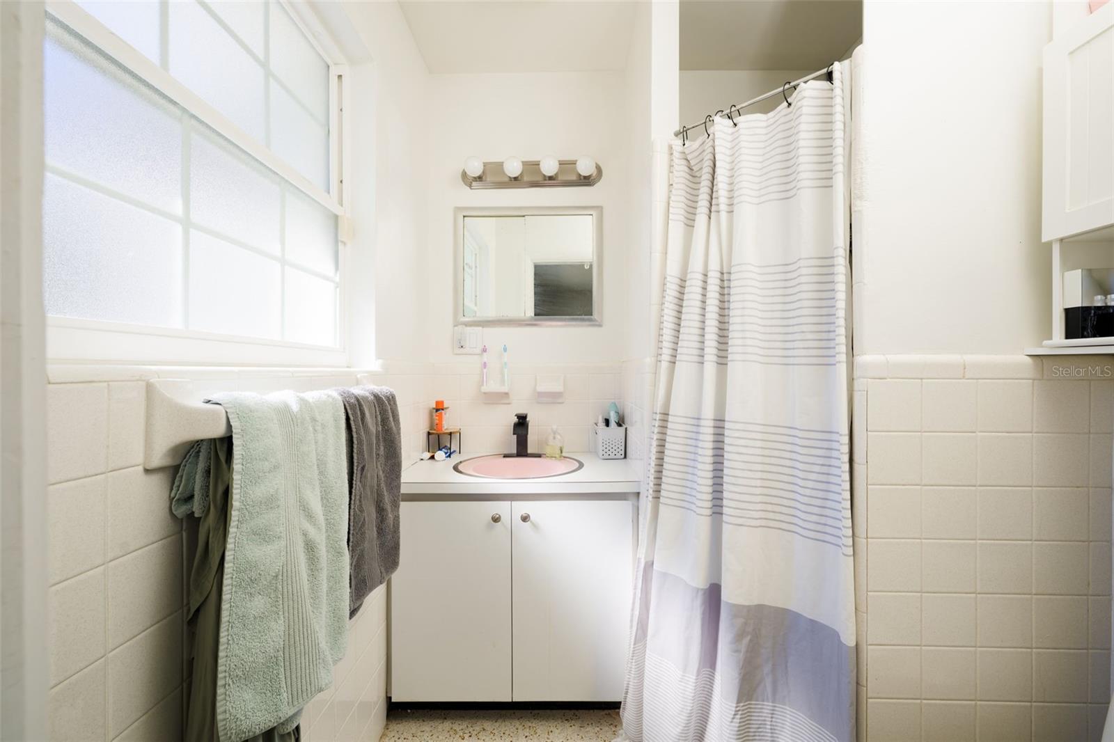 CAPRI MANOR - Residential