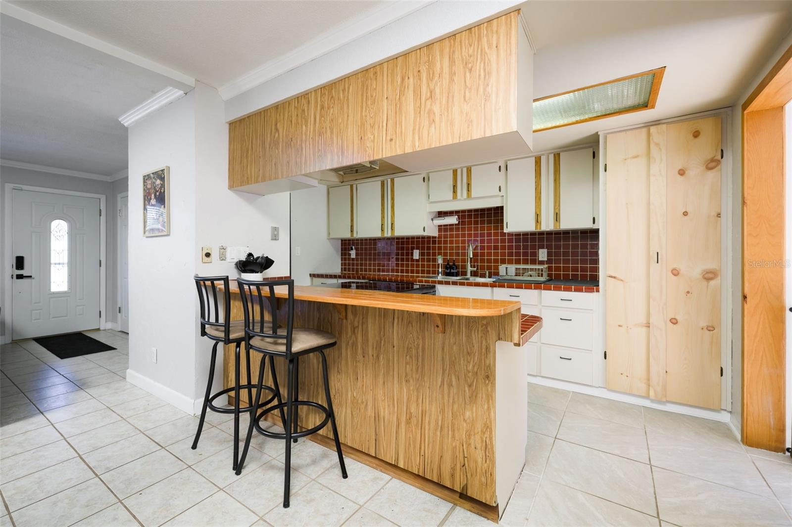 CAPRI MANOR - Residential