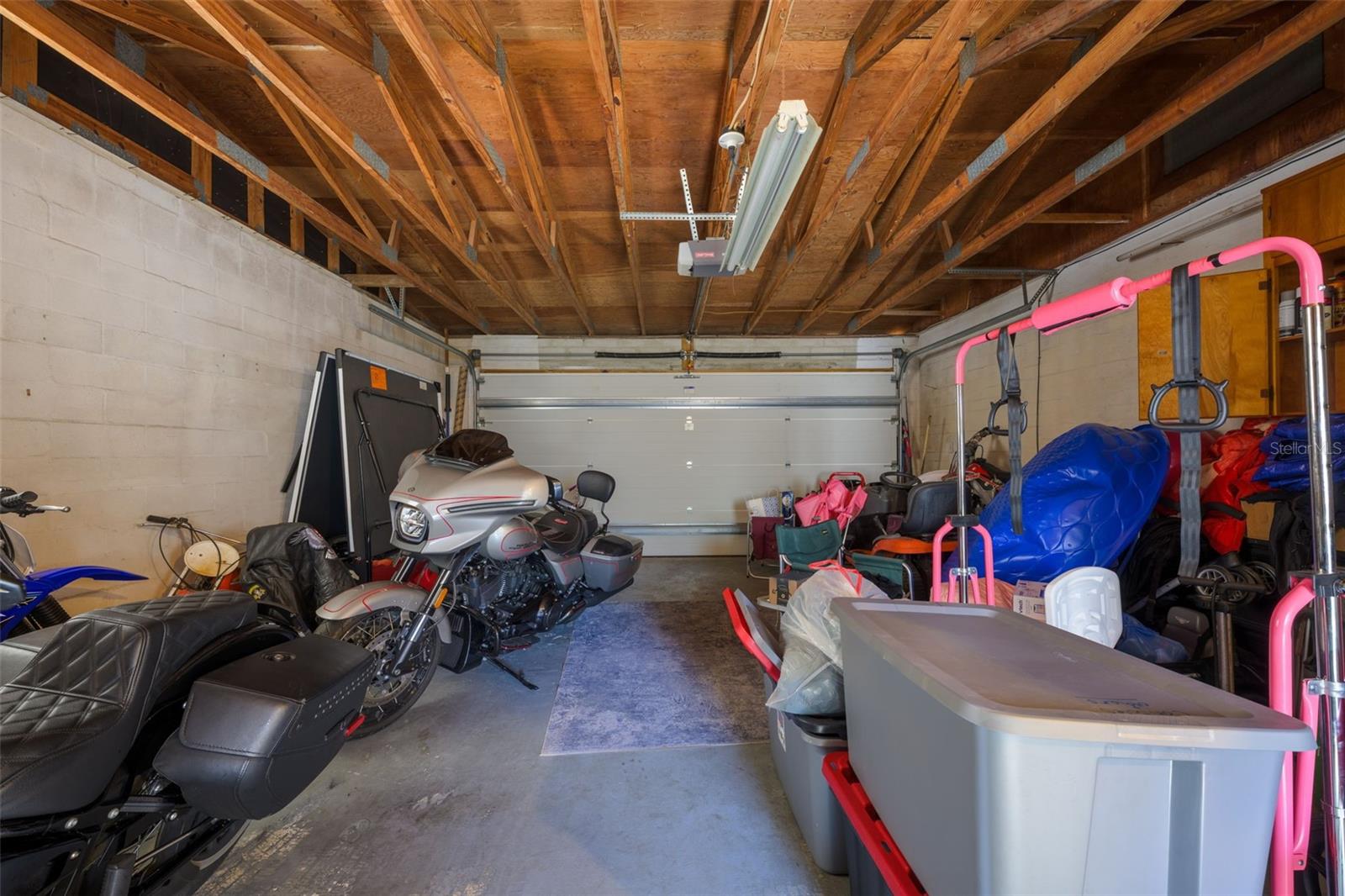 CAPRI MANOR - Residential