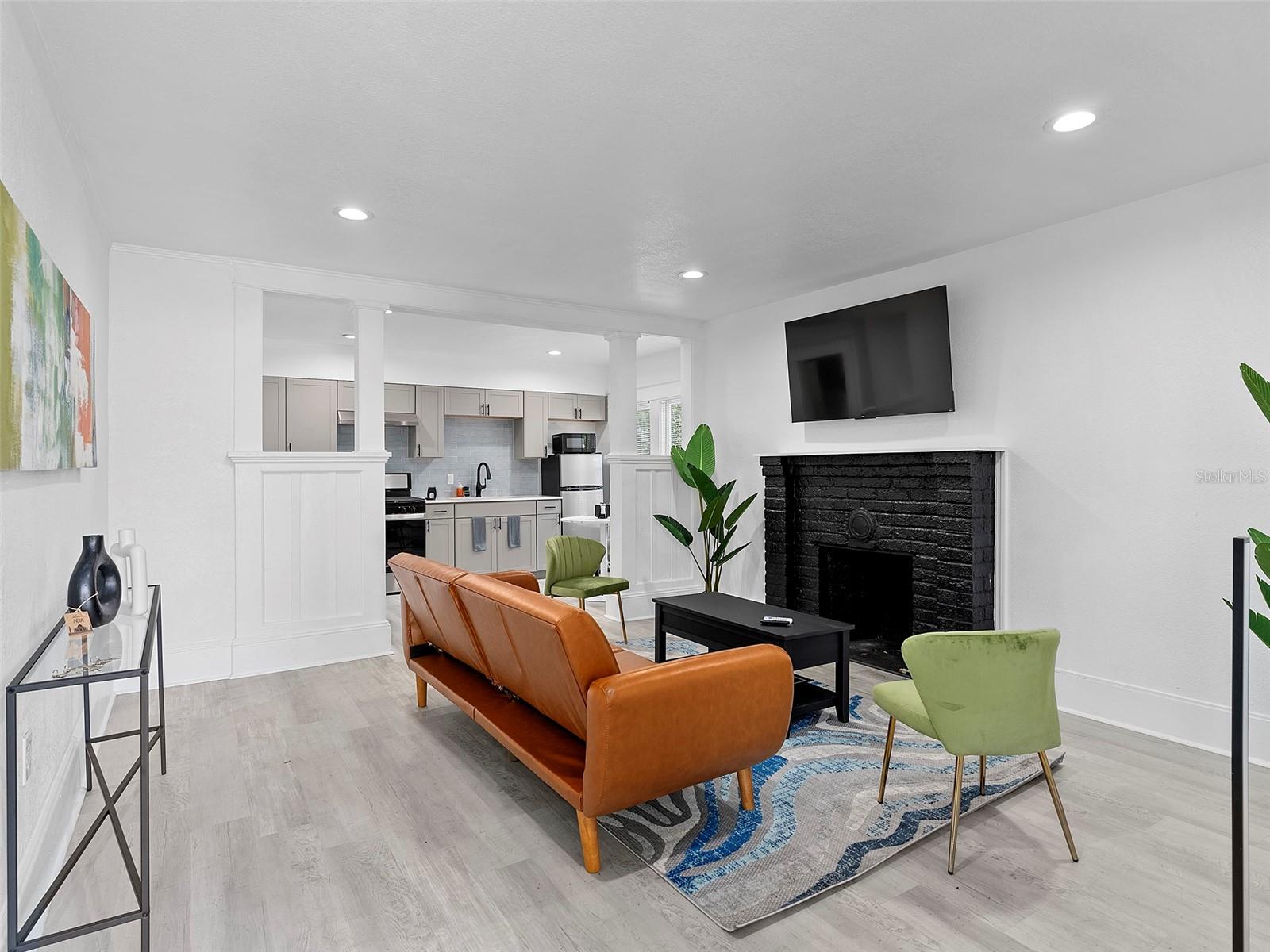 BEG 138 FT E OF SE COR BROADWAY & HARWOOD RUN E 62 - Residential Lease