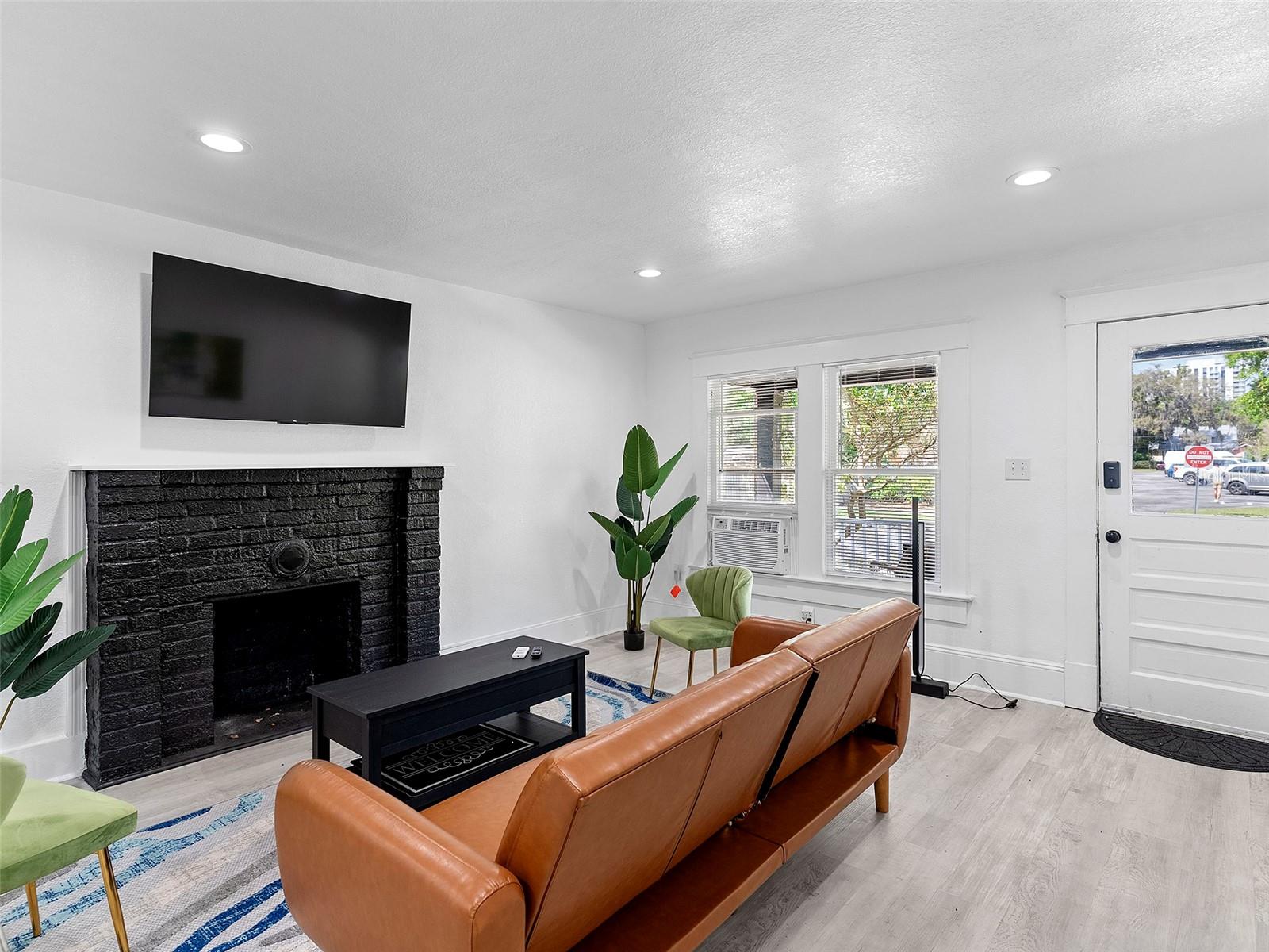 BEG 138 FT E OF SE COR BROADWAY & HARWOOD RUN E 62 - Residential Lease