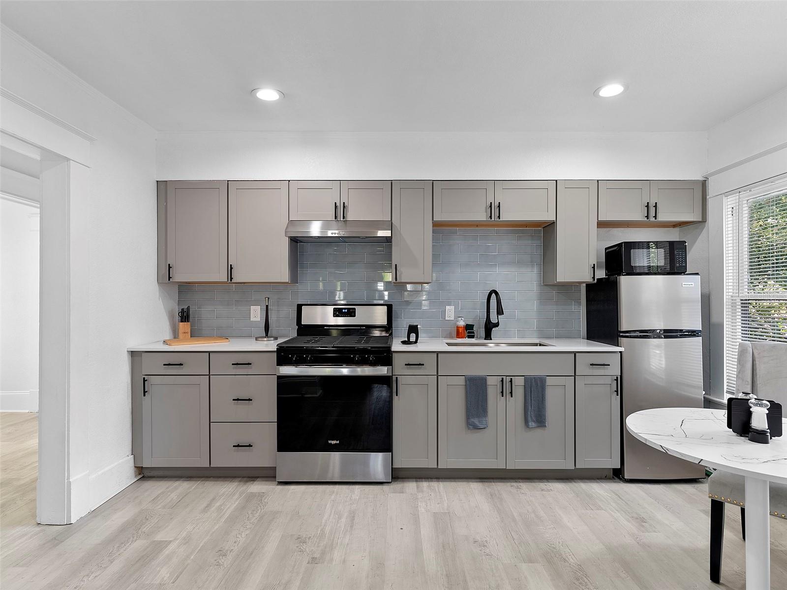 BEG 138 FT E OF SE COR BROADWAY & HARWOOD RUN E 62 - Residential Lease