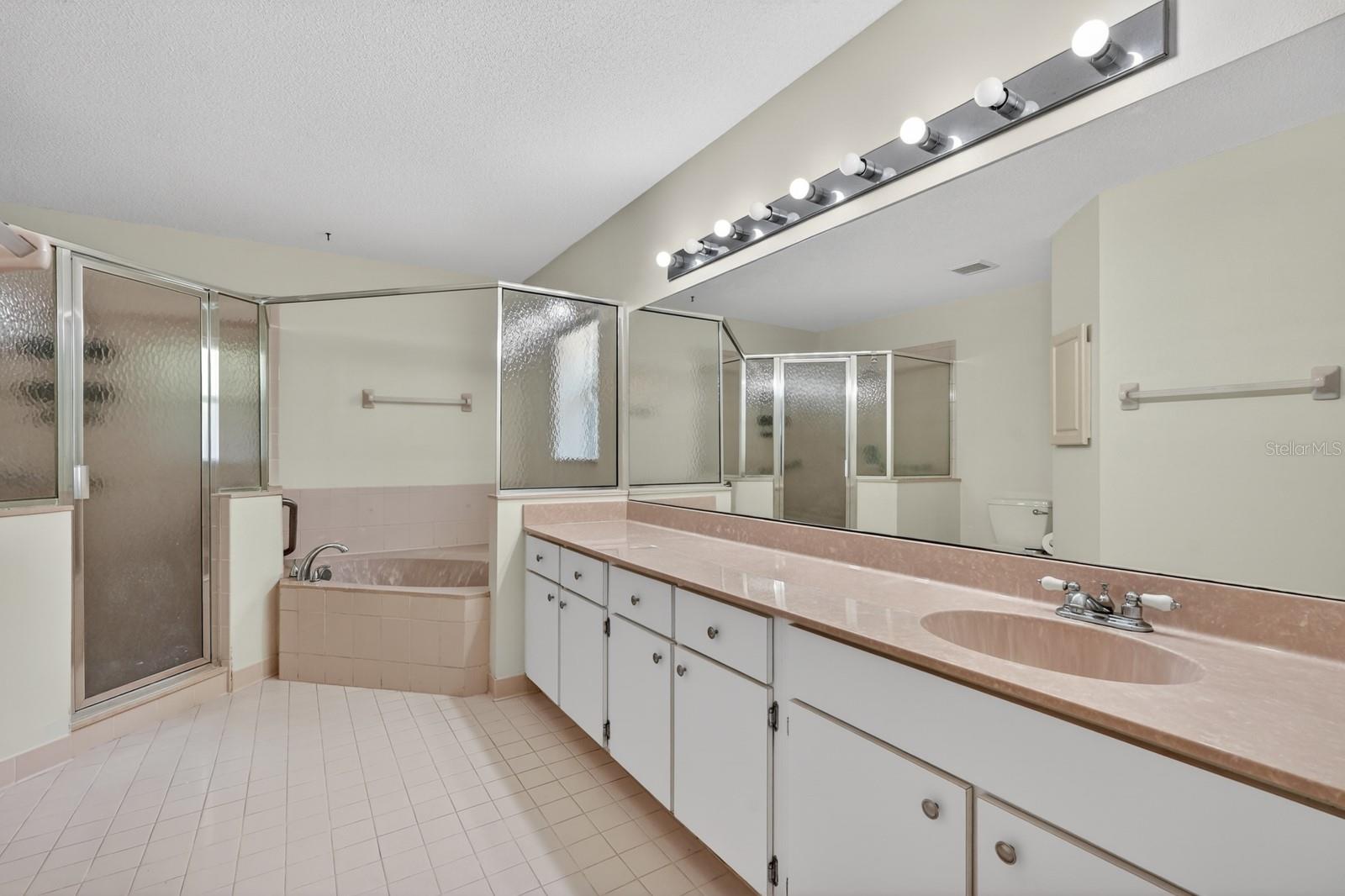 PINE LAKES - Residential