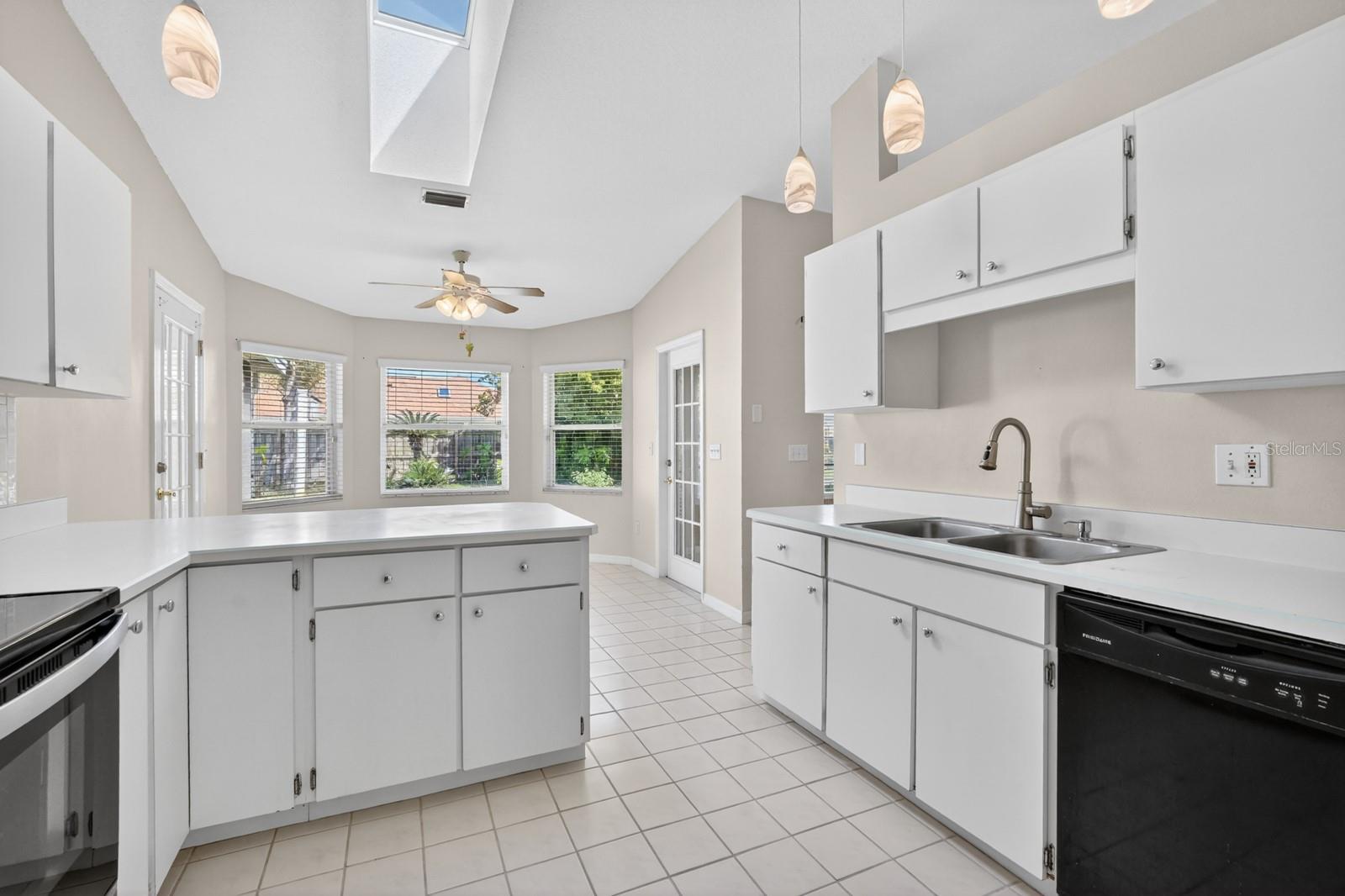 PINE LAKES - Residential