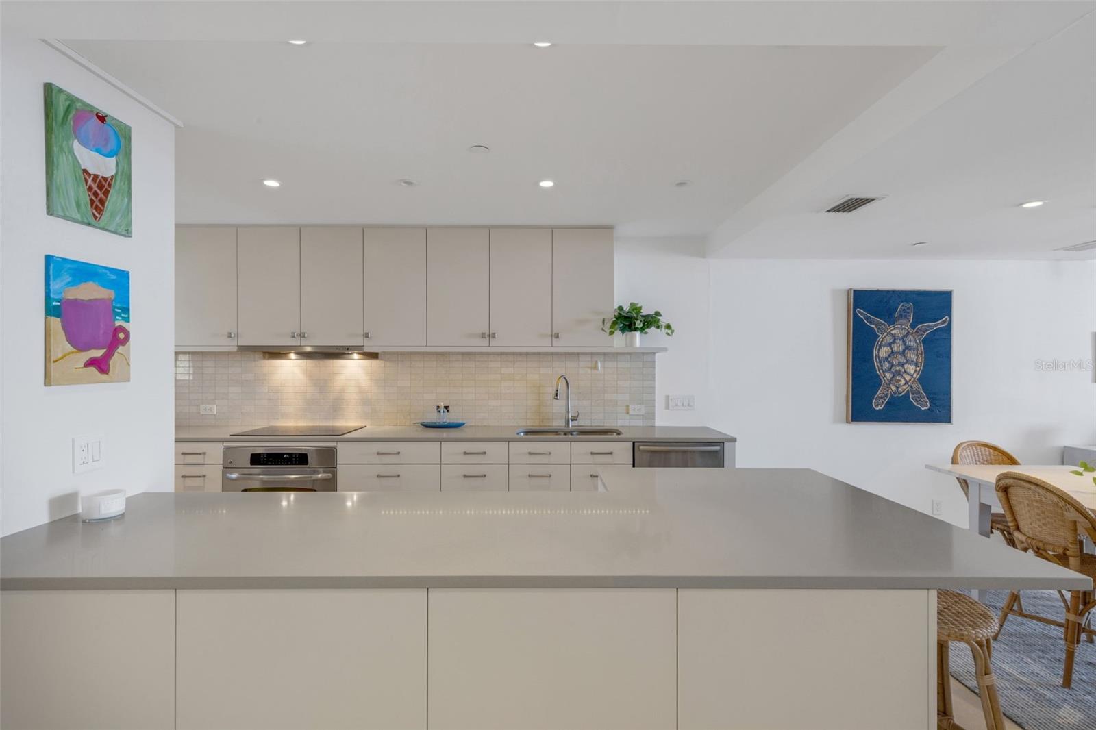 BEACHPLACE III - Residential