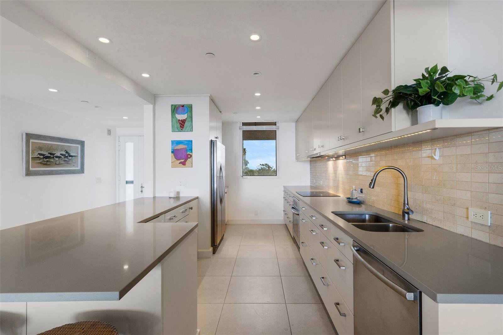 BEACHPLACE III - Residential