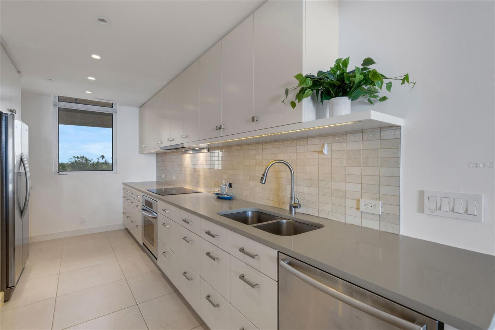 BEACHPLACE III - Residential