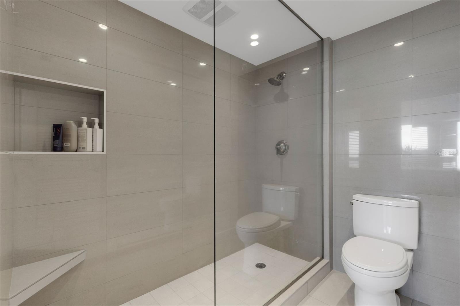 BEACHPLACE III - Residential