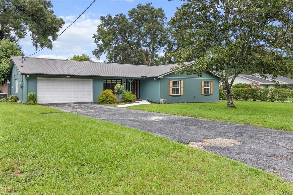 Photo of 4015 SE 15th Street, Ocala, FL 34471 (MLS # OM706468)