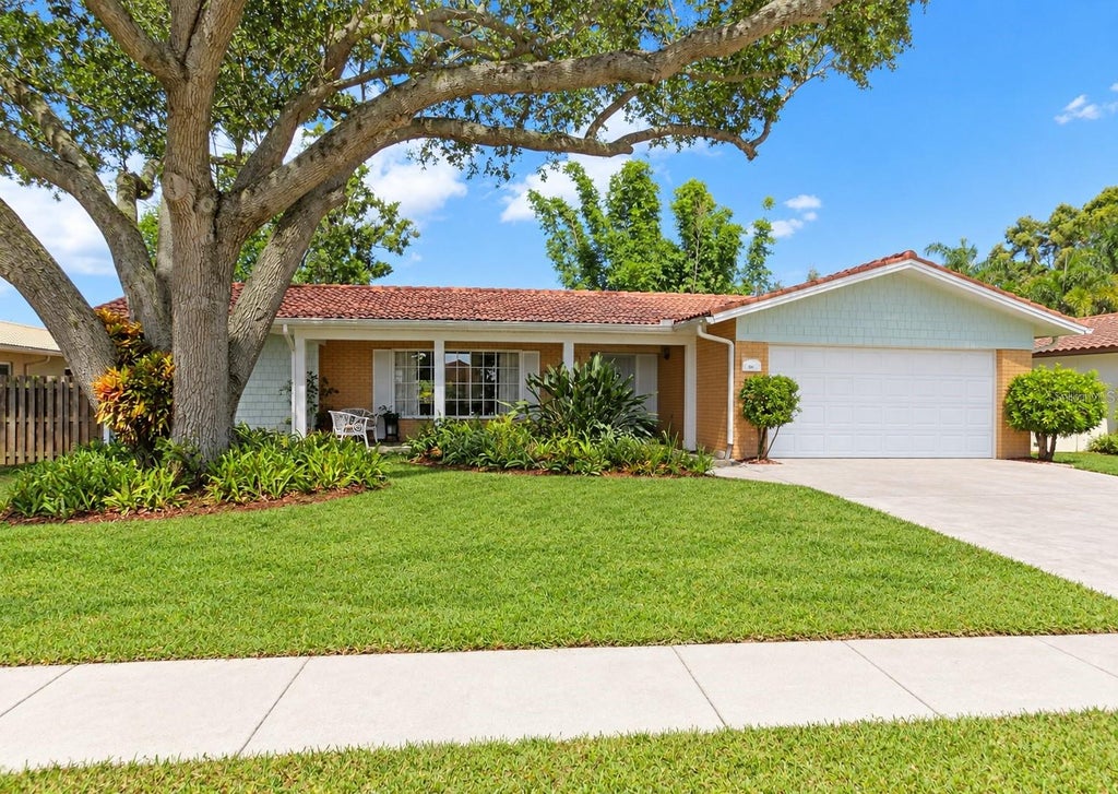 Photo of 1874 Wateroak Drive W, Clearwater, FL 33764 (MLS # TB8537735)