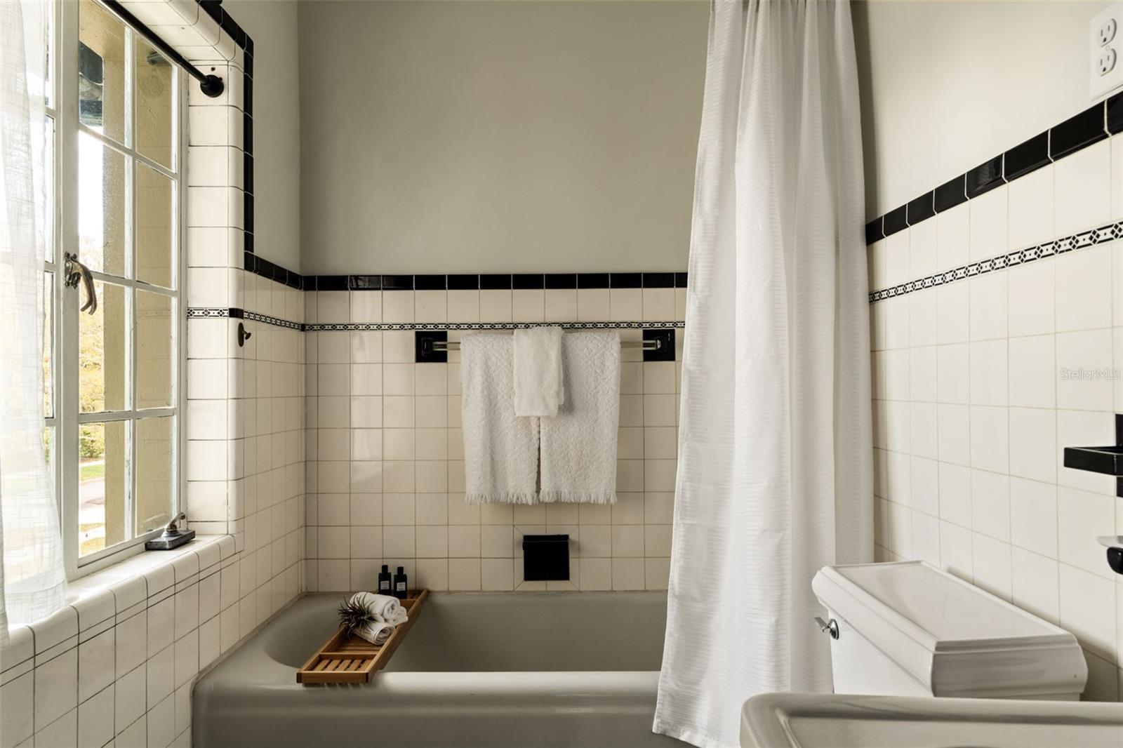 HARBOR OAKS - Residential