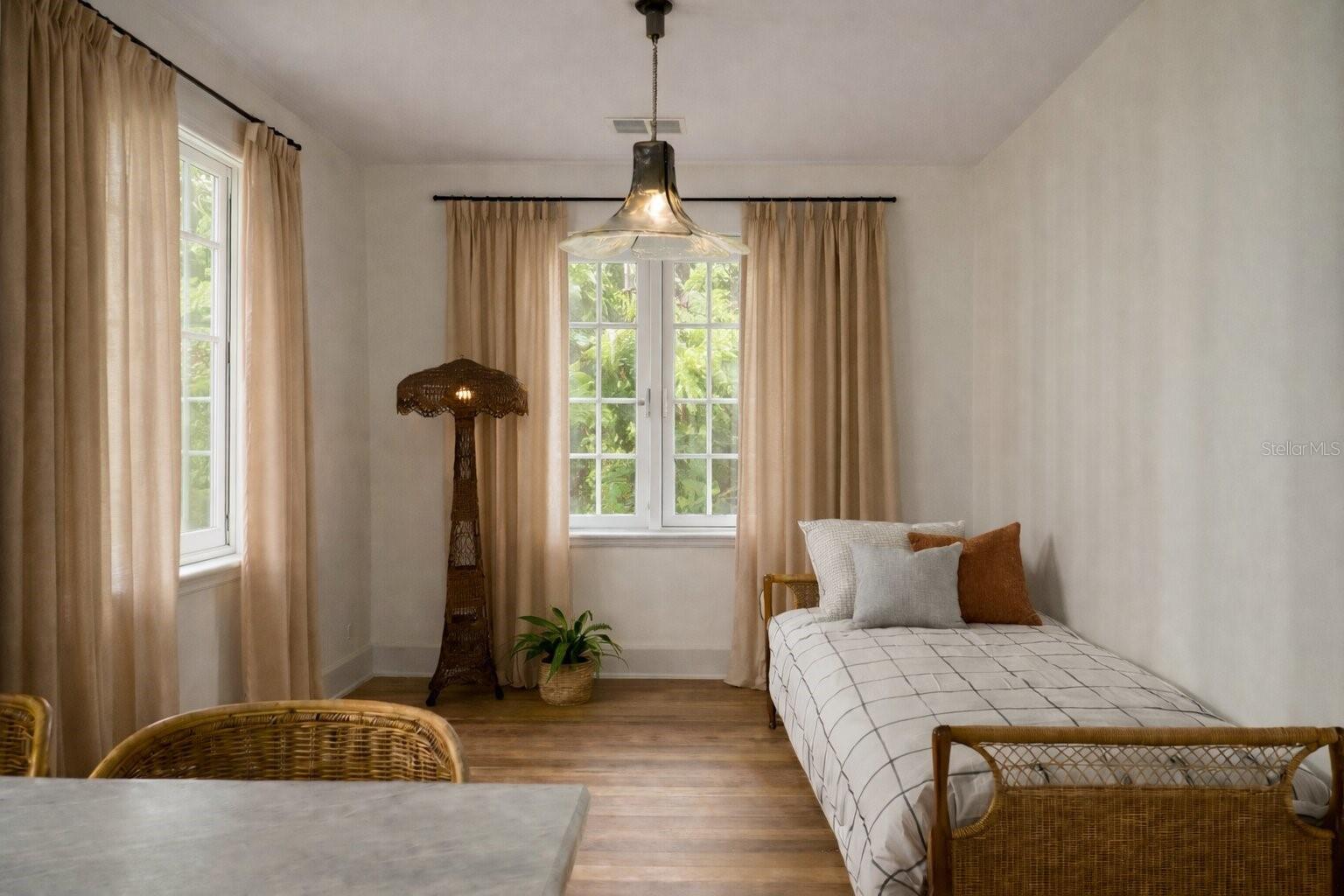 HARBOR OAKS - Residential