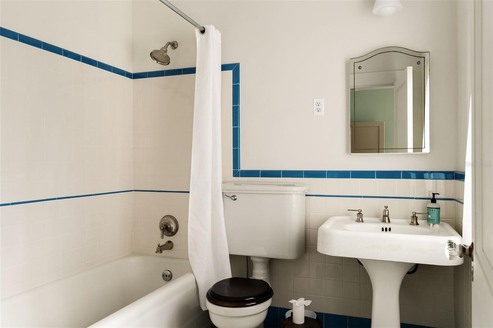 HARBOR OAKS - Residential