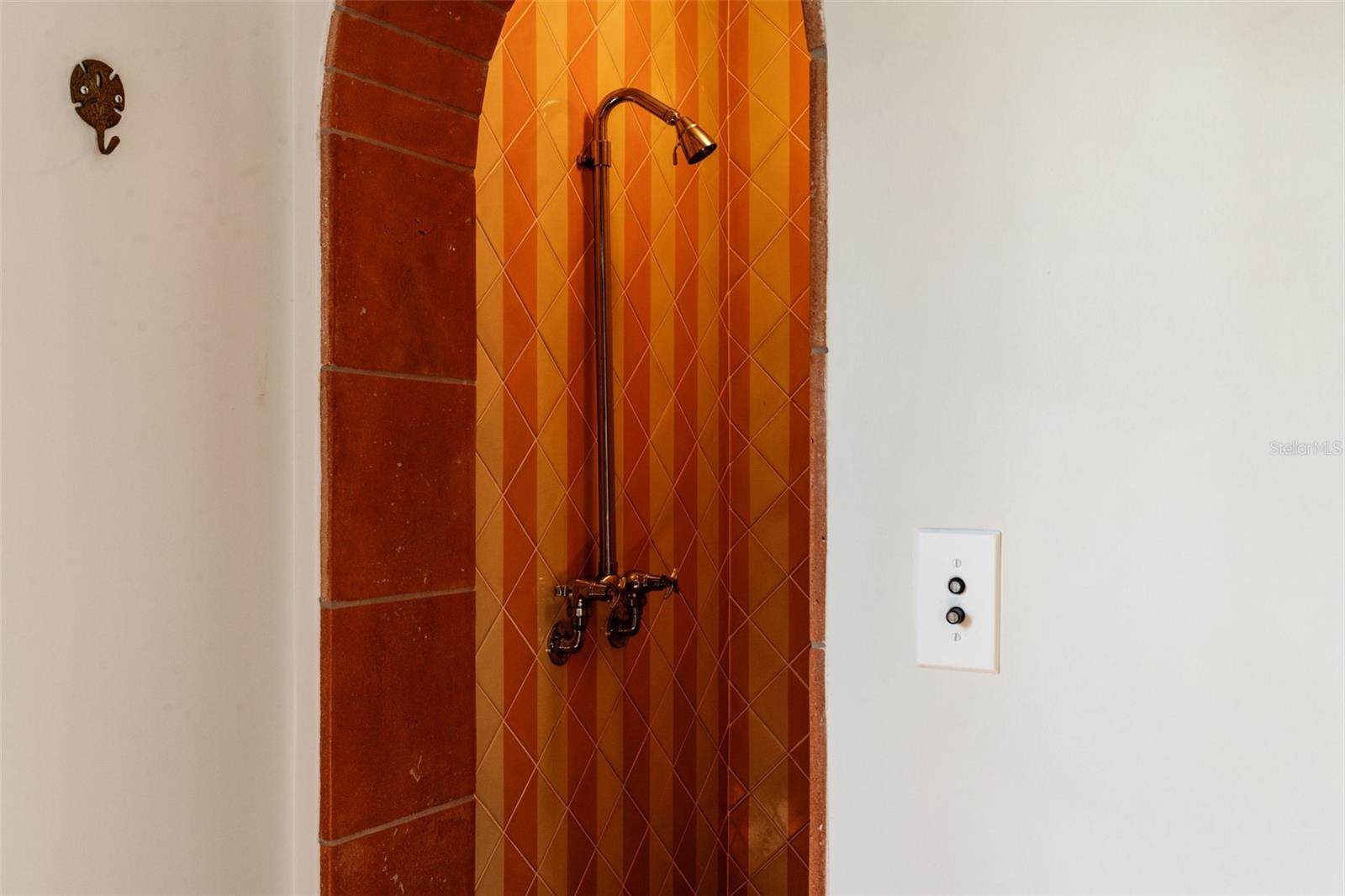 HARBOR OAKS - Residential