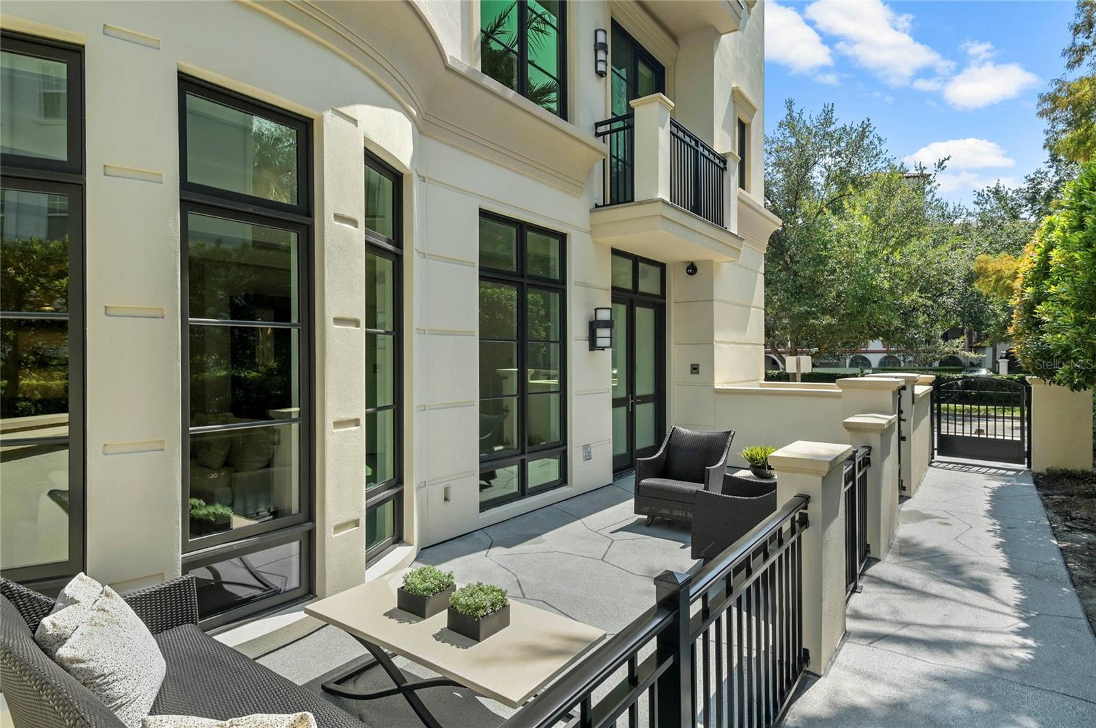 125 S INTERLACHEN AVENUE 1