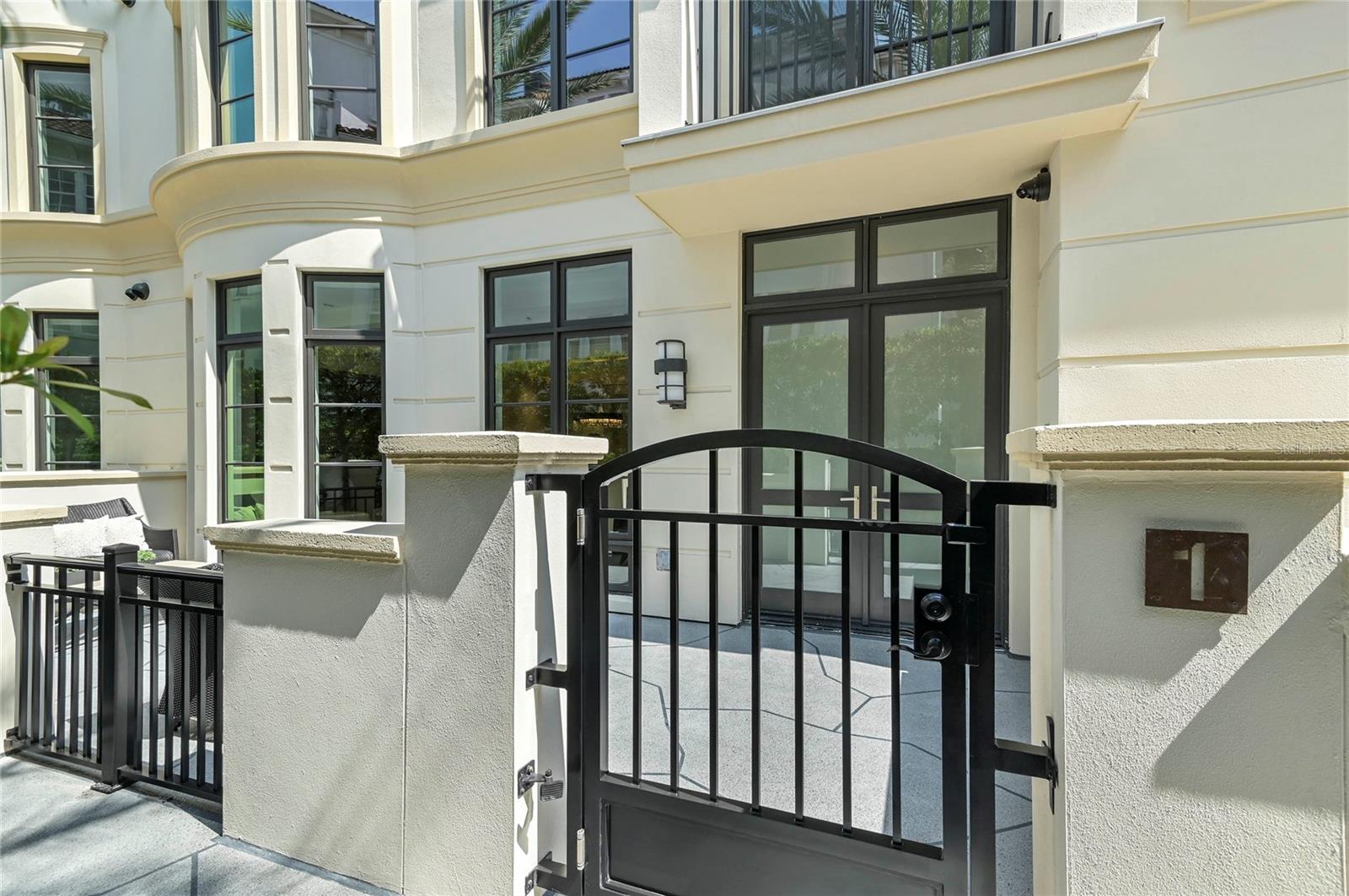 125 S INTERLACHEN AVENUE 1