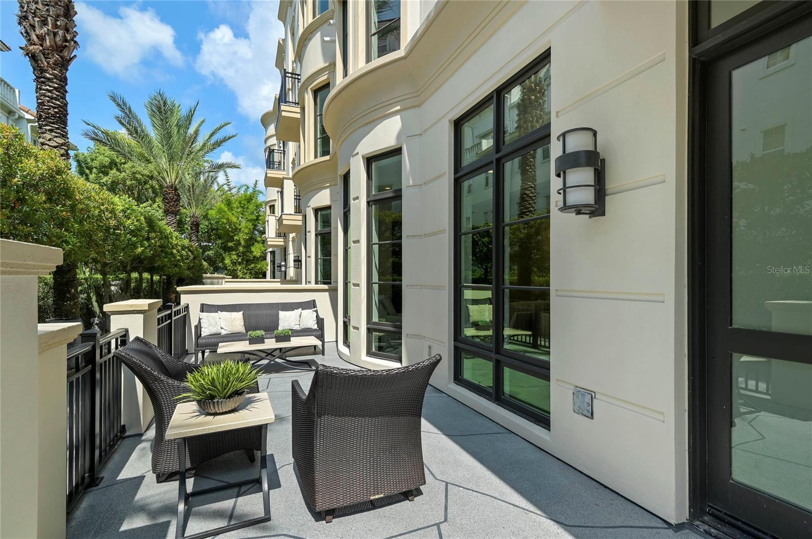 125 S INTERLACHEN AVENUE 1