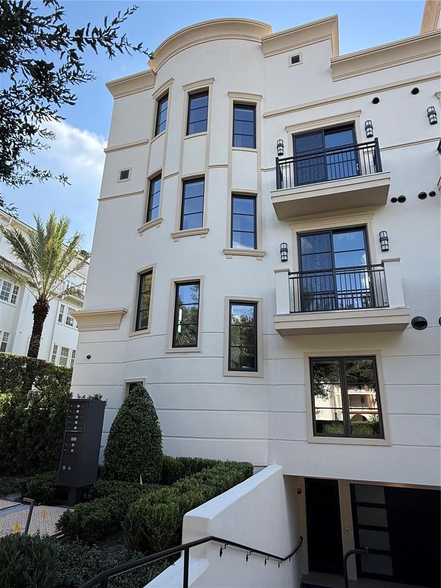 125 S INTERLACHEN AVENUE 1