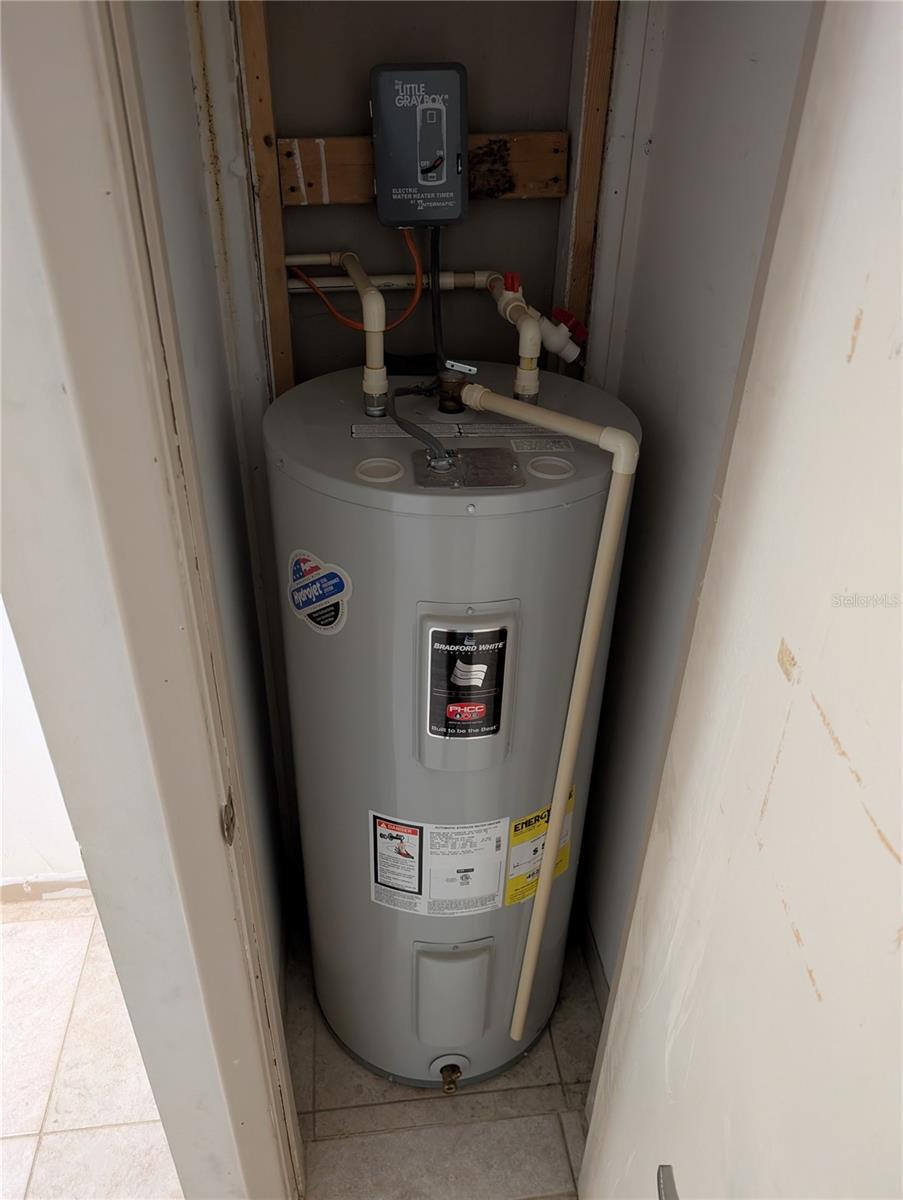 BROYHILL ESTATES - Residential