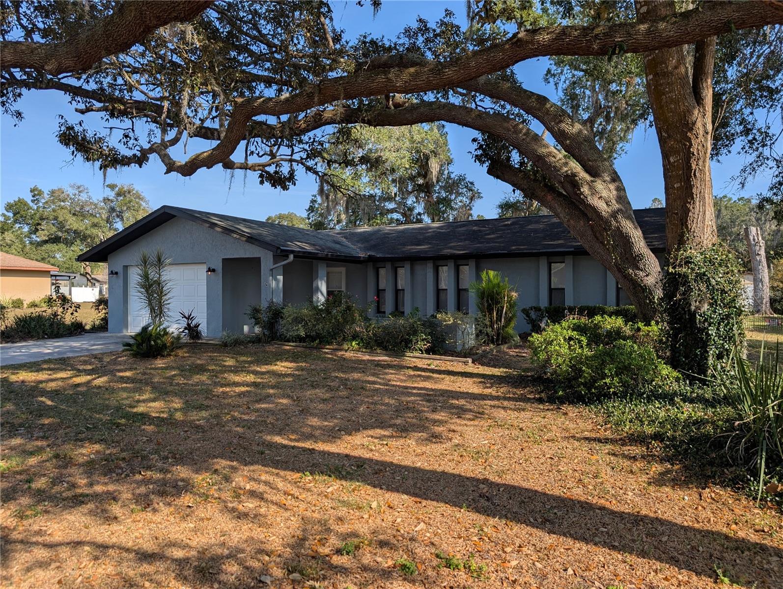 BROYHILL ESTATES - Residential