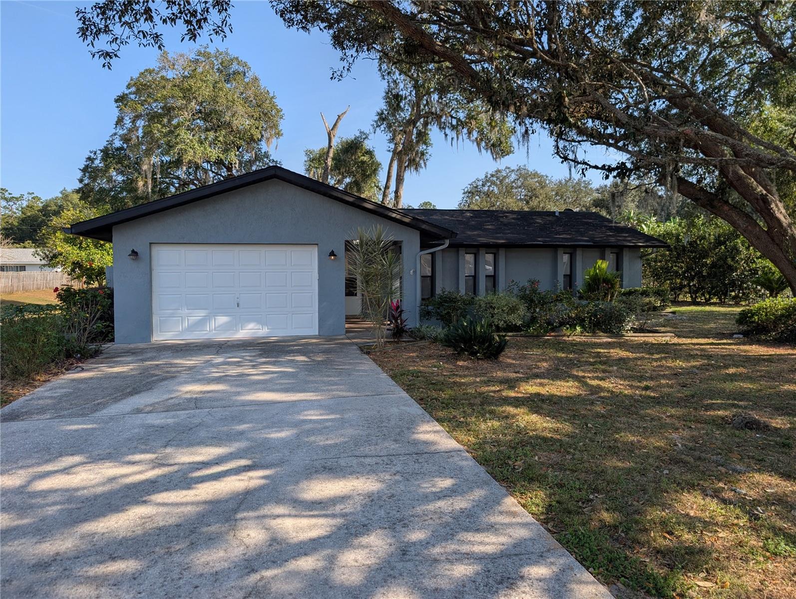 BROYHILL ESTATES - Residential