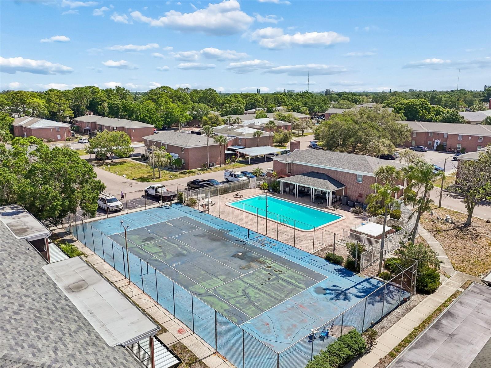 JAMESTOWN CONDO - Residential