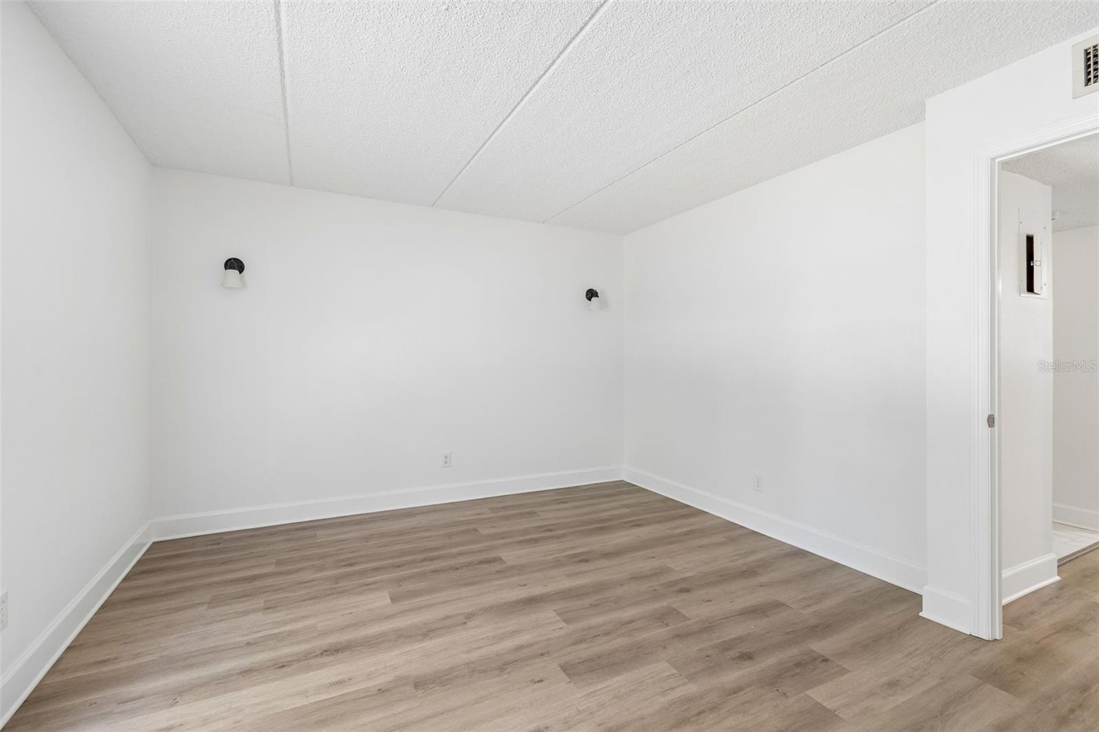 JAMESTOWN CONDO - Residential