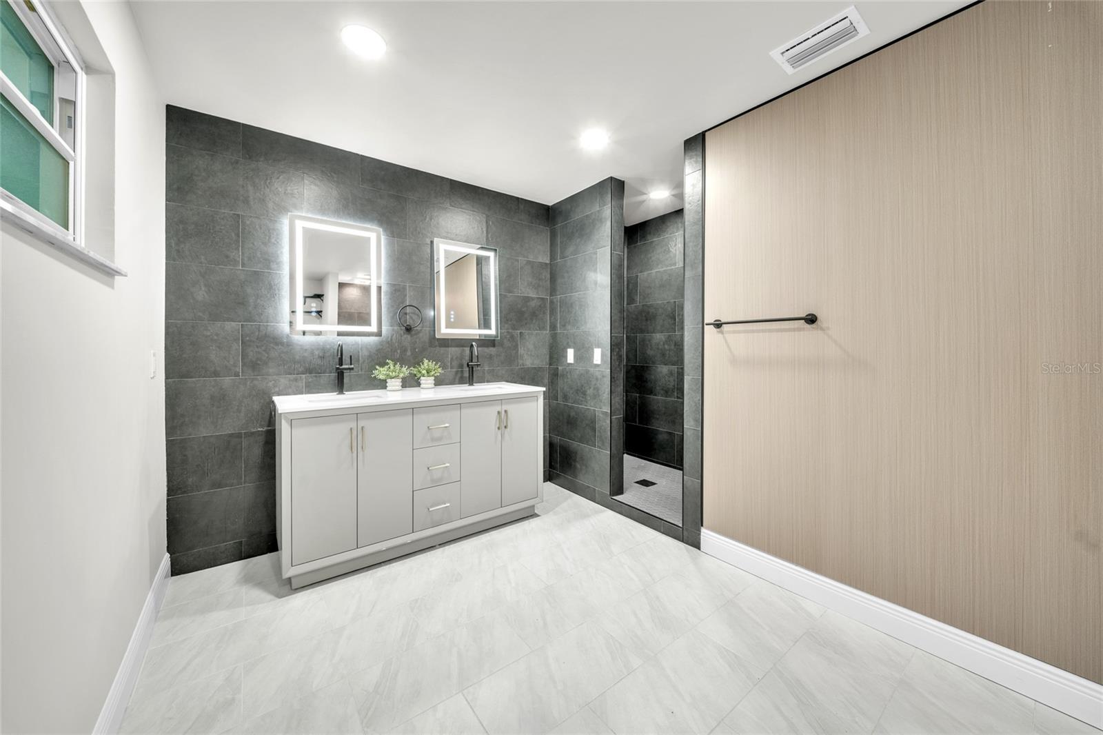 BEVERLY HILLS - Residential