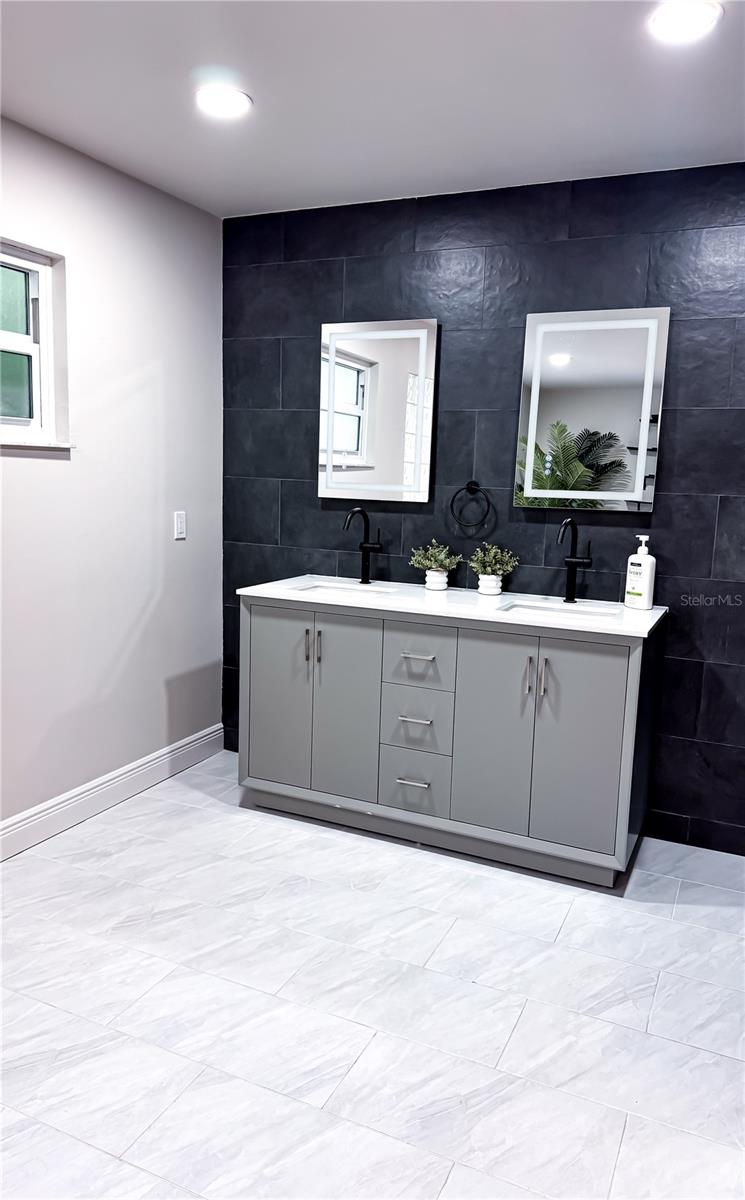 BEVERLY HILLS - Residential